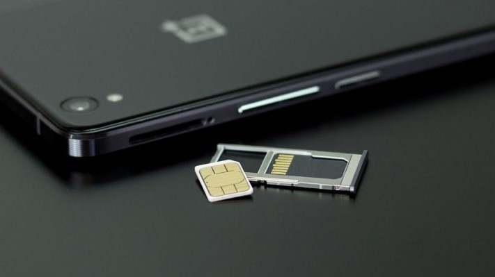 अपने फोन पर अतिरिक्त सुरक्षा के लिए SIM Card PIN Lock कैसे करें