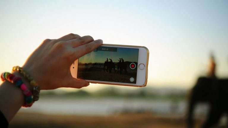 Instagram, WhatsApp, Facebook और Twitter के लिए Video Upload Size बदलने के 4 तरीके