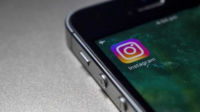 जानिए कैसे Deleted Instagram फ़ोटो, वीडियो, रील्स और Stories को रिकवर करें